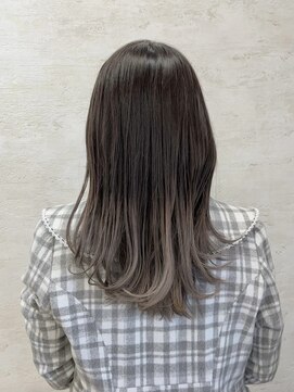 アンジェリカ(Angelica Total Beauty Lifestyle Design) グレーグラデーションカラーロングウェーブスタイル