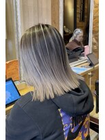 ラグーン(LAGOON)&nbsp;バレイヤージュグレージュハイライトダブルカラーケアブリーチ