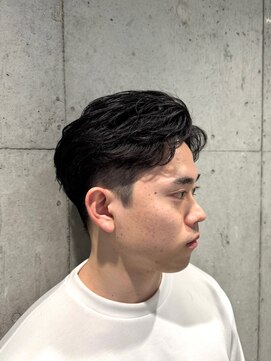 エリマ 武蔵小杉(elima) 自然な毛流れでラフにキマるセンターパート×ニュアンスパーマ