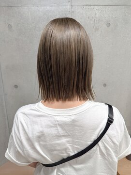 エウペ 渋谷(WEUPE) 斜めバング/グレージュカラー/デザインカラー/シルキーベージュ