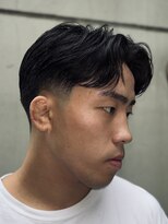 グラッシー(GLASSY)&nbsp;フェザーパーマ/センターパート／テーパーフェード／ショート