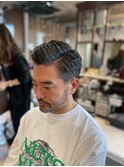 大人海外メンズ七三分けサイドパートフェードカット
