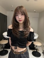 ホミ(FOMI) 明るめベージュカラー×レイヤーカット