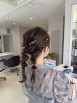 トラップヘアー 結婚式お呼ばれヘアにもってこいなヘアアレンジ