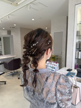 トラップヘアー 結婚式お呼ばれヘアにもってこいなヘアアレンジ