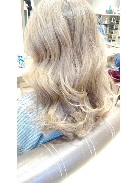 アグ ヘアー ビオラ 弘前駅前店(Agu hair viola) ブリーチ　ハイトーン　ホワイトベージュ