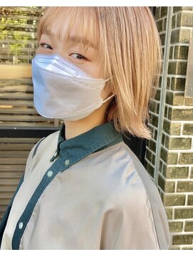 ヘアデザイン ソラ(Sola) 切りっぱなしナチュラルボブ×ホワイトブロンドカラー