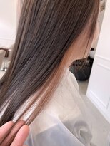 アルト(ALTO)&nbsp;大人可愛い透明感ナチュラル黒髪暗髪×インナーカラーベージュ