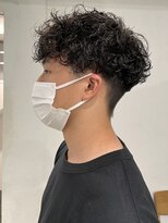 ロイ 南青山 表参道(ROI)&nbsp;メンズニュアンスパーマセンターパート黒髪スパイラルパーマ