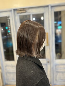 エイミーバイアフロート(amie  by afloat) 切りっぱなしボブ×イヤリングカラー◎