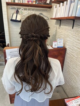 モアヘアーセカンド(MORE-HAIR Second) ゆるふわハーフアップ