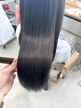 ファムバイアヴァンス(Femme by AVANCE.) ツヤ髪/髪質改善/トリートメント20代30代40代【玉川沙希】