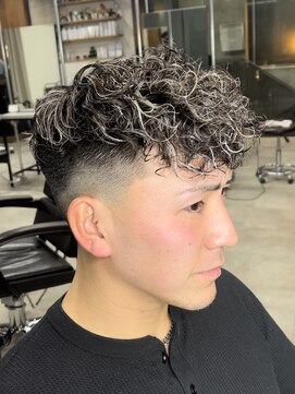 イーラ(era) スペインカール　刈り上げ眉カットツイストスパイラルパーマ