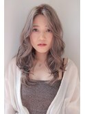 ロングレイヤーフェイスレイヤーカーリーヘアブリーチグレージュ