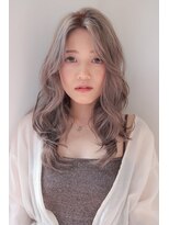 ソレイユトウキョウシブヤ(SOLEIL TOKYO shibuya)&nbsp;ロングレイヤーフェイスレイヤーカーリーヘアブリーチグレージュ