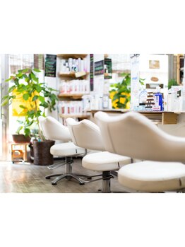 一人一人の頭皮・頭髪・美肌のお悩みに寄り添い、根本から美しさを引き出すサロン。最高の満足をお届け◎