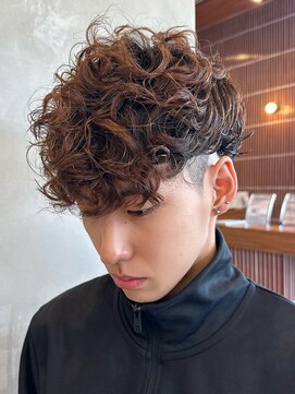 エリマバイフィフス 調布(elima by fifth) 調布メンズパーマスペインカールツイストスパイラルパーマ強め