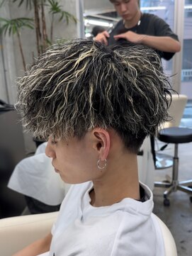 エデアンルクラ 下通(EDEAN Leclat) 熊本ツイストスパイラル ホワイトメッシュ メンズブリーチ