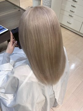 アウラ(AURA) 盛岡駅ブリーチカラーハイトーンカラー顔周りレイヤーカット◆