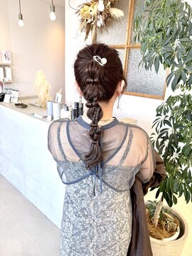 エメ 小山(Aimer) ポニーテールアレンジ