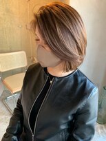 シー 岡崎(,SHE) 流れる前髪とレイヤーで魅せる透明感ワンレンナチュラルカラー