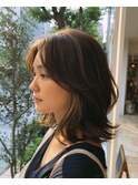 大人の抜け感くびれミディ