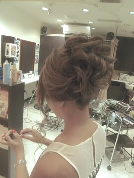 ヘアセットサロンエッジ(Edge) 大人センター分けゴージャスアップ