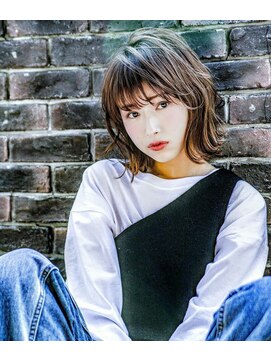 エイミー(Aimee) Aimee プラチナ3Dベージュ×外ハネボブ