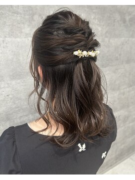 ルイス(L'wis) ハーフアップ・3連ねじりくるりんぱヘアセット【L'wis乙津】