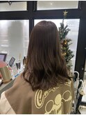アッシュグレージュ　暗髪カラー　セミロング　ゆる巻き
