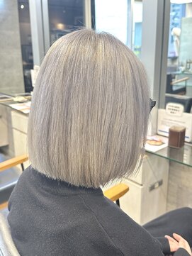 キャラ シャローネ 池袋(Chara Chalone) 切りっぱなしボブ/ハイトーン/ホワイトシルバー/池袋【本松】