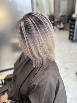 ヌル いわき(neul) neul/いわき/ダブルカラー/バレイヤージュ/ハイトーン/エクステ