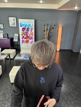 アイズ 渋沢(AIZU) グレージュ