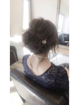 カフネ(CAFUNE) ルーズシニヨン