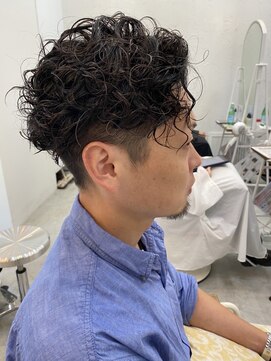 ロミーオム 本厚木(ROMMY. Homme) 刈り上げ×パーマ】スタイル