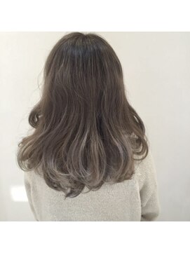 ラヴェ(LAWE.) 外国人風シルバーベージュのグラデーション♪