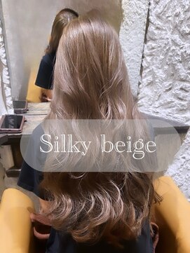 ヴォア(VOA) ベージュカラー