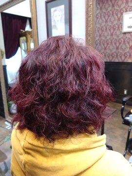 ミュズィー ドゥ ヘア(Musee du hair) ワインレッドの母(笑)