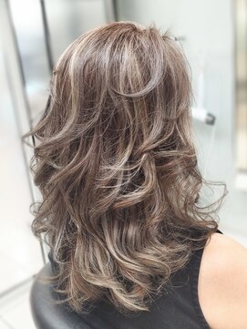 ヘアースタジオ ジェイワン(hair studio J ONE) 30代40代50代60代シルバーベージュ　ブリーチオン白髪ぼかし