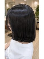 ラパス(LAPAZ)&nbsp;艶感ミニボブ×ダークカラーで叶える大人可愛い上品スタイル