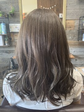 キリグ(KILIG) 大人可愛いアッシュカラー