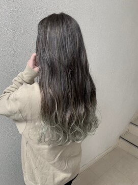 モルニ(MORNI) すそカラー_マロンベージュ Aラインボブ かきあげ