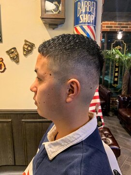 バレス 田町(BALES) [スキンフェード/ツイストスパイラル/田町]