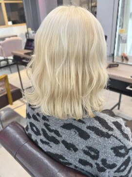 ザコーストバイネオリーブ 辻堂店(The coast by neolive) ホワイトブロンドヘア