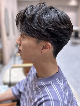 ガーデンヨコハマエスト(GARDEN YOKOHAMA est) センターパート　毛流れ　ツーブロック