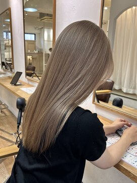 ロマリア(Lomalia) 似合わせカットベージュカラー[表参道ダブルカラーケアブリーチ]