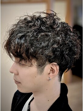 ヘアーズクラム ツーブロック×スパイラルパーマ