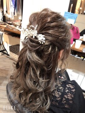 ビューティボックスモンロー(Beauty Box MONROE) ハーフアップ