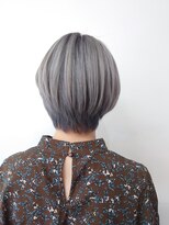 ロジ(Roji)&nbsp;ブルーシルバーショートスタイル