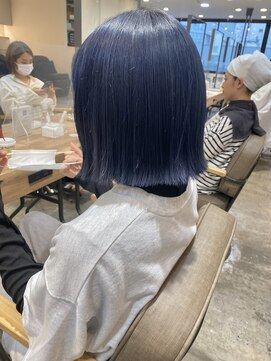 ヘアーブレイス(hair brace) ブリーチ一回のネイビーカラー　stylist 聖斗